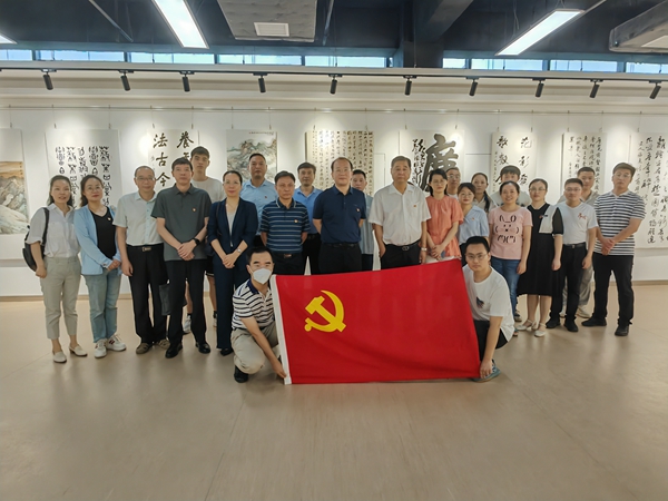 淮糧集團(tuán)、市糧食和物資儲(chǔ)備局聯(lián)合開展“弘揚(yáng)清風(fēng)正氣、傳承廉潔文化”書法美術(shù)作品展參觀活動(dòng)